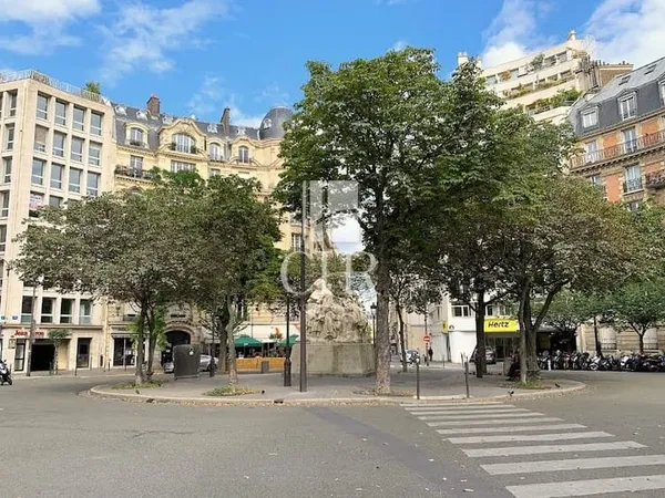 Local 2 pièces 93 m²