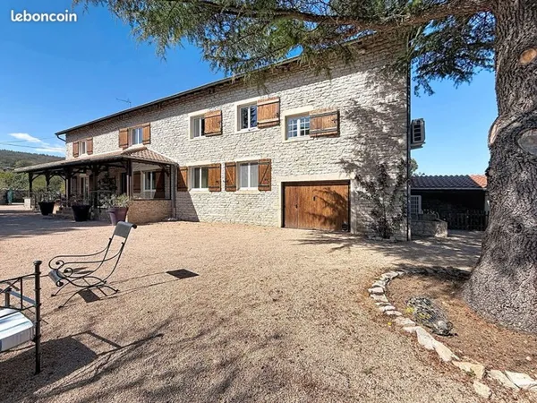 Propriété 11 pièces 272 m²