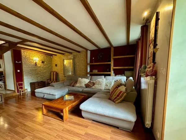 Maison 8 pièces 245 m²