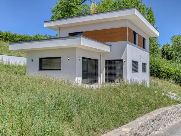 Villa contemporaine neuve, frais de notaires réduits (2,5%).