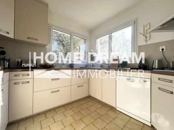 VILLA T4 plus T3 avec garage de 35 m² - SIX-FOURS-LES-PLAGES...
