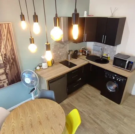 Appartement T2 - local commercial exploité en résidence hôtelière - Bordeaux centre + fonds de comme