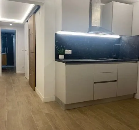 Studio avec chambre individuelle, entièrement meublé, neuf et jamais habité. AV DE LA LANTERNE