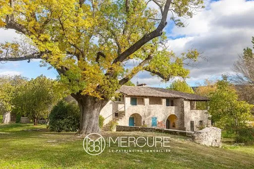 Propriété 23 pièces 955 m²