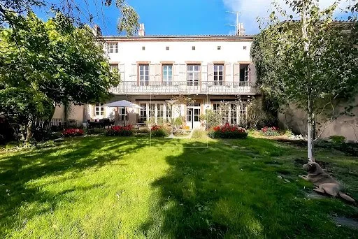Maison 12 pièces 330 m²