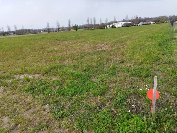 TERRAIN DE 18 000M2 - ZONE UX - MIRAMONT DE GUYENNE- 47800 -