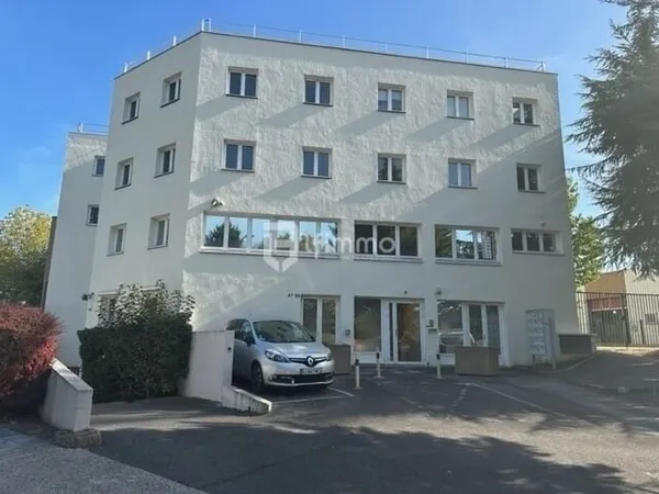 Neuilly sur Marne-Z.I.-Les Chanoux- Plateau à usage de bureaux