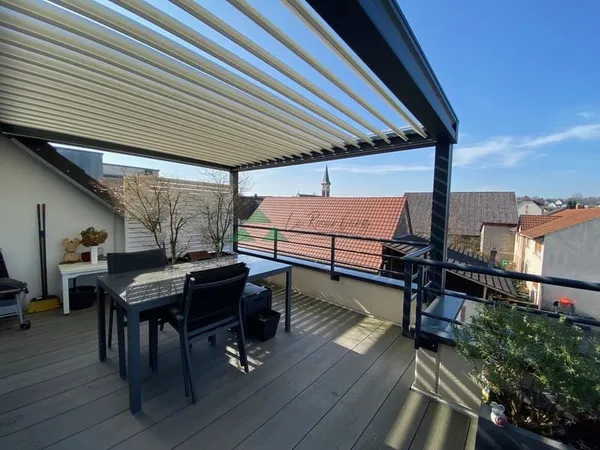 Appartement 4 pièces en attique avec terrasses, garage doubl