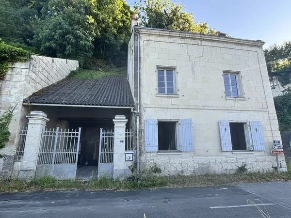MAISON DE VILLAGE A RENOVER