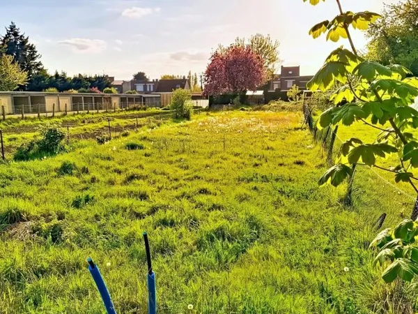 TERRAIN A BATIR PARTIELLEMENT VIABILISE, SUR LA COMMUNE DE LA BASSEE.PROCHE DE TOUTES COMMODITESS:EC
