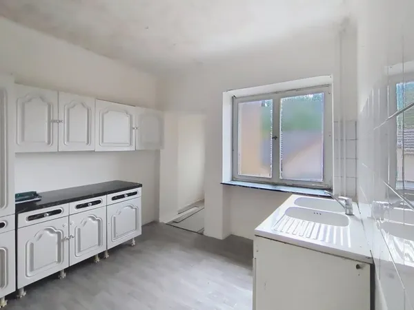 Une nouvelle vie commence ici : maison à rénover
