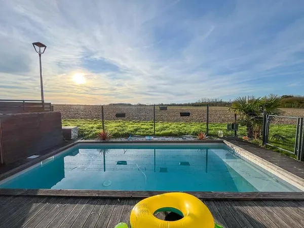 Maison récente plain-pied avec piscine - Salles-sur-Mer