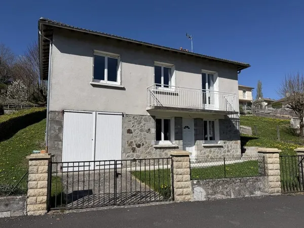 Maison de Type 5 à vendre sur la commune de Marmanhac (15250