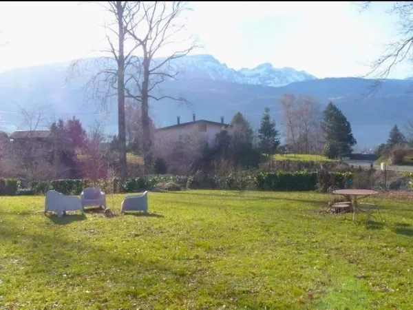 Terrain à bâtir de 749 m² à MARIGNIER (74)