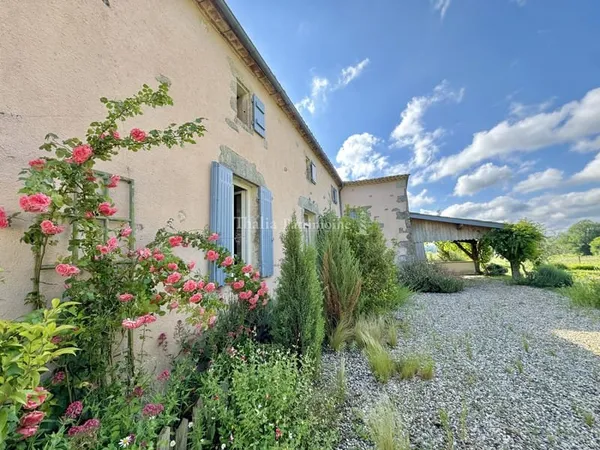 Jolie maison en pierre de 220m2 avec atelier sur belle parce