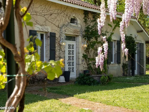 Maison 10 pièces 280 m²
