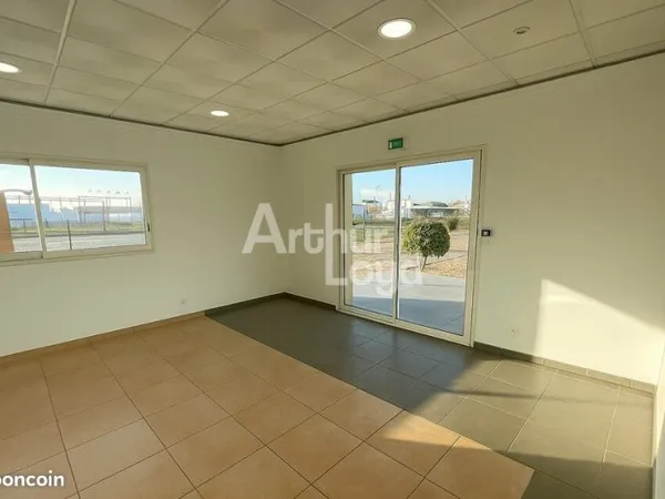 BUREAUX 156 m² POITIERS
