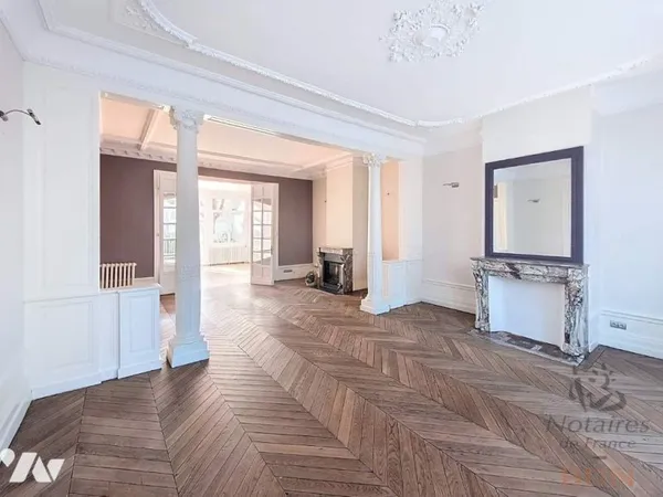 Maison 7 pièces 230 m²