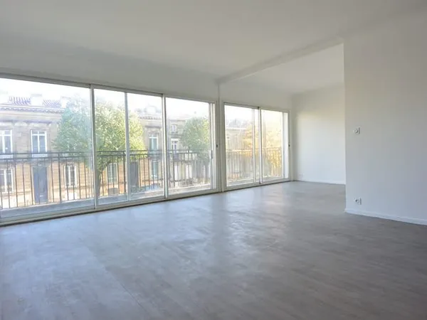 T3 AVEC GARAGE BORDEAUX