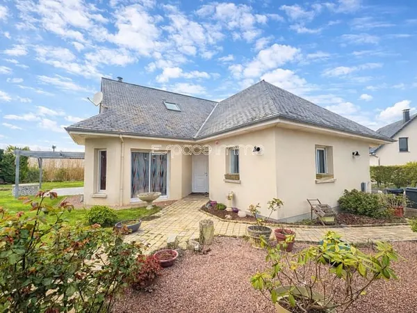 Maison indépendante - Jardin et Garage - MALAUNAY - 5 pièces - 167.88 m2