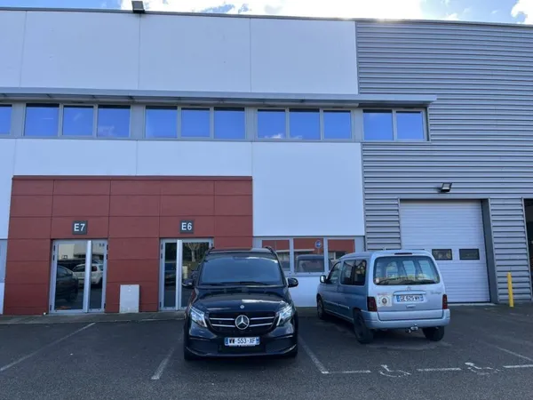 Local d'activité 2 pièces 355 m²