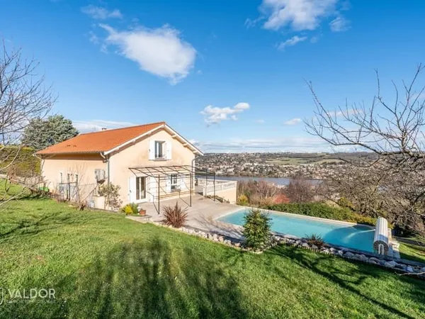 ALBIGNY-SUR-SAÔNE - Maison familiale de 240 m² avec vue imprenable