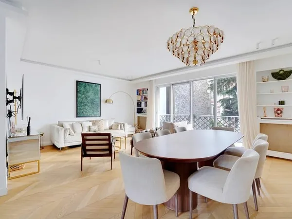 À Vendre - Bel Appartement Traversant de 105 m² refait neuf - Q