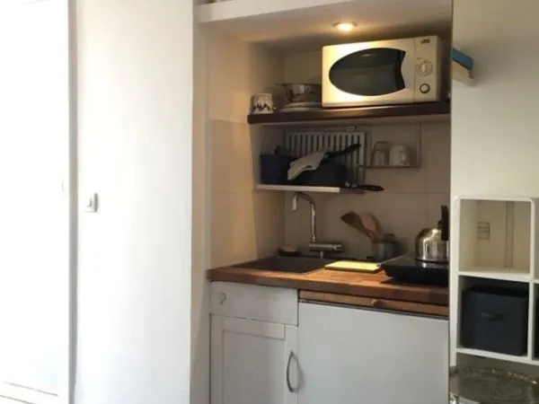 Studio / 15m² / Jaurès (Ligne 2)