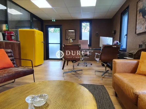 Local professionnel 148 m²