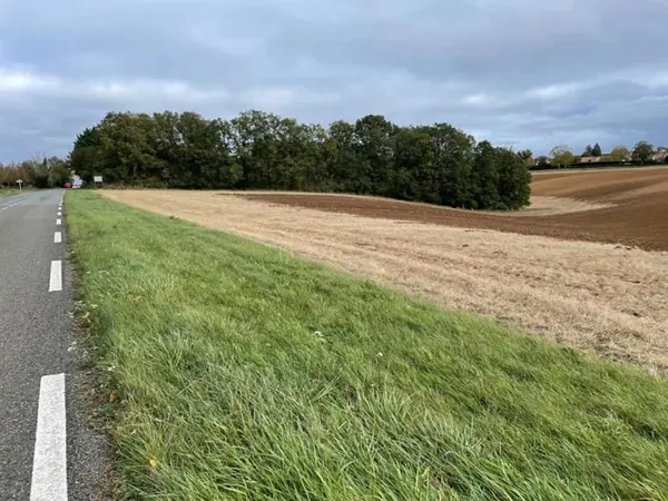 Terrain 12758 m²