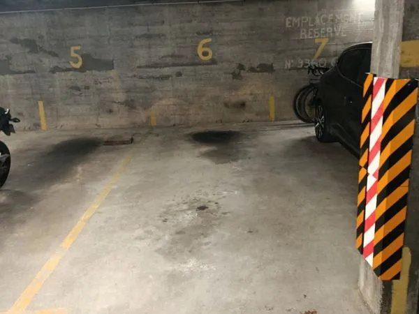 Place de parking sécurisée en sous-sol
