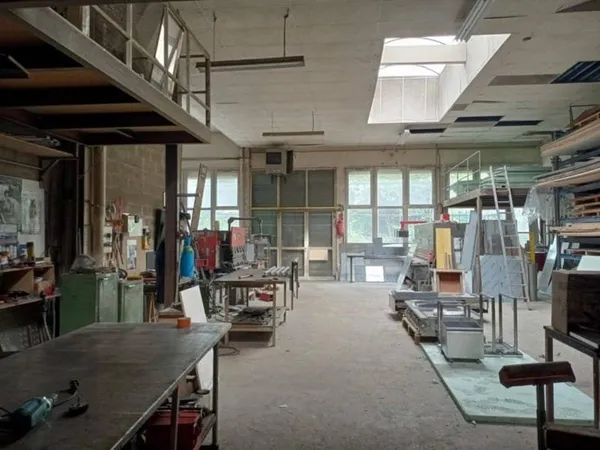Entrepôt 1932 m²