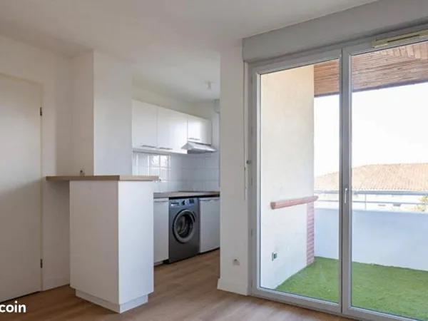 T2 Rénové à Neuf 42m² - Piscine & Parking - Métro La Vache