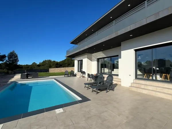 NIMES CARREAU DE LANES Magnifique villa 190m² 6 pièces avec jard