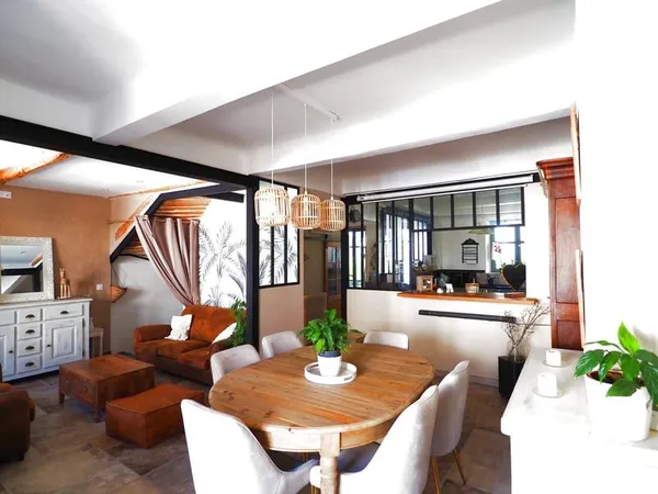 A VENDRE ORAISON Rare à la vente Plein centre Maison de 182 m2 sans travaux