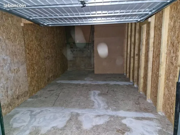 Parking 30 m² Saint Just En Chevalet