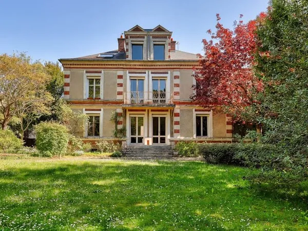 Maison 10 pièces 272 m²