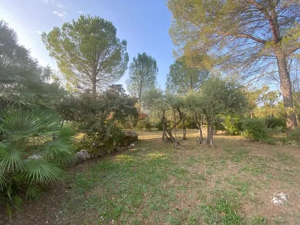 CARCES (83) - Terrain à bâtir - 1162m²