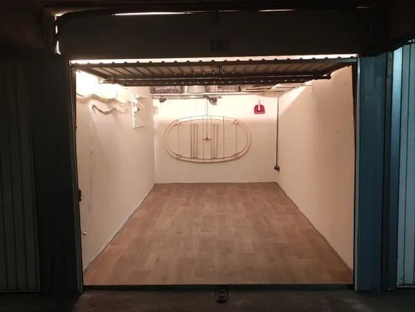 Garage fermé à louer