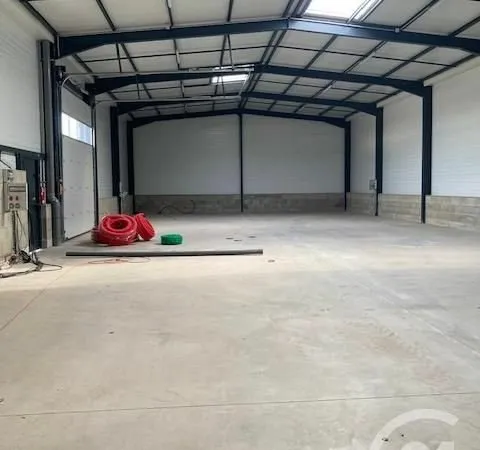Local d'activité 400 m²