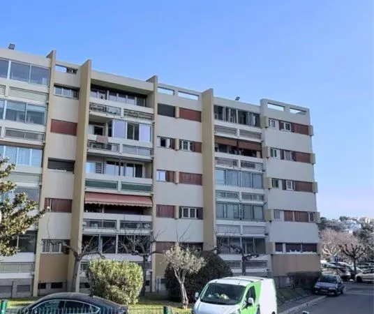 T2 50m2 libre résidence val pins 13015 moderne bon état