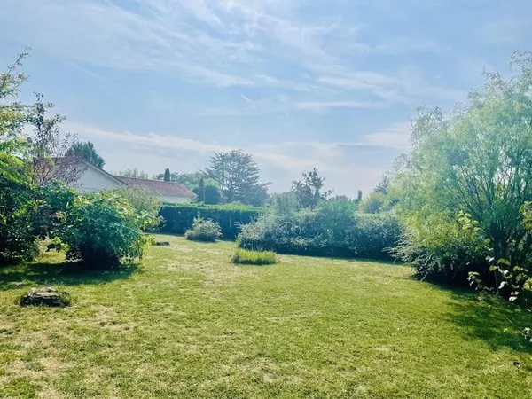Terrain à bâtir 608 m²