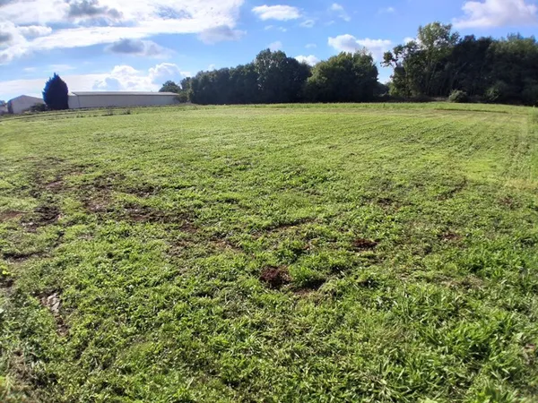 Terrain plat constructible entre Trizay et Pont L'Abbé 1557M2 au total