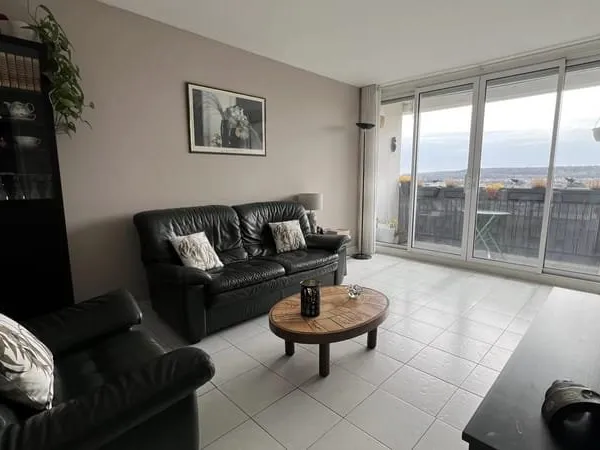 F3 DERNIER ÉTAGE AVEC LOGGIA ET VUE PANORAMIQUE