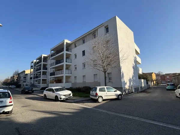 AVIGNON PROCHE REMPARTS AVEC PARKING ET TERRASSE