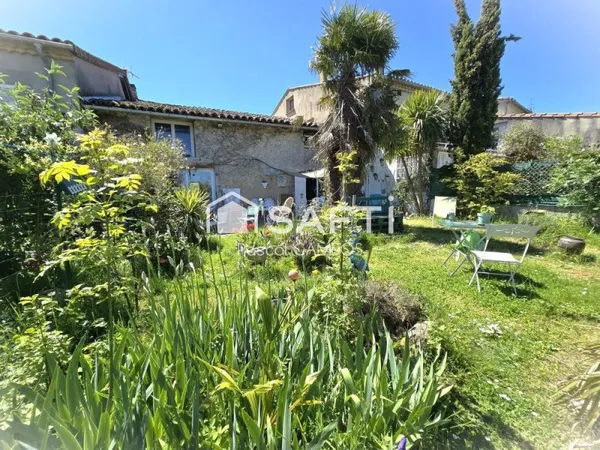 Maison de village avec beau jardin et vue dégagée