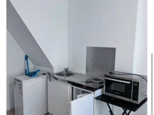 Studio rénové disponible
