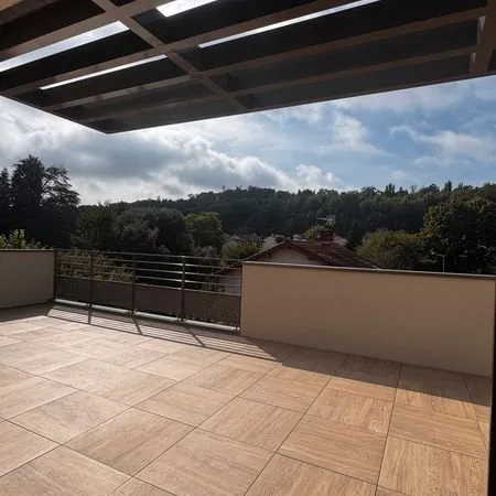 T4 d'exception en attique - 110m2 + 94 m2 extérieur