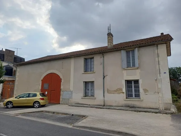 Maison familial au coeur de Chalais.