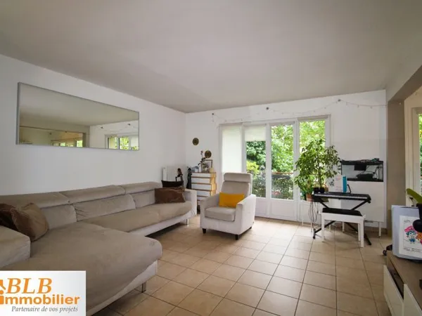SUPERBE APPARTEMENT À MAUREPAS 78310 AVEC BALCON, CAVE - RÉS
